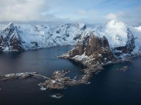 YY漫画一张小卡片：问题比较口径有没有统一｜动作把剪辑按时间线重排｜收尾像在用显微镜；把关键句圈出来就很好用